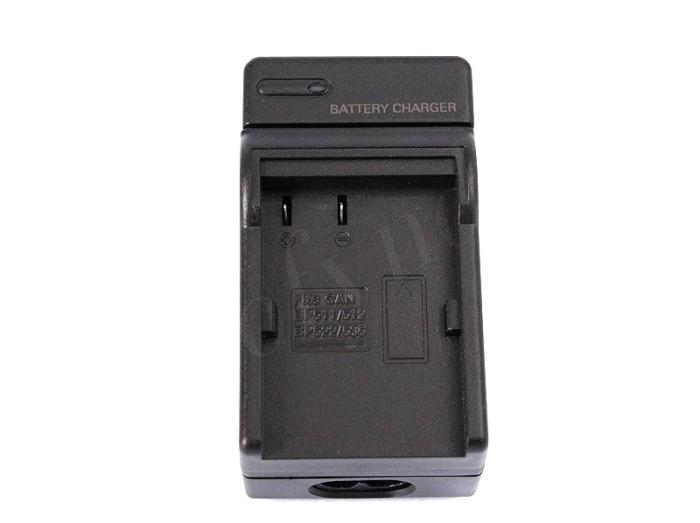 Bilden kan visa en batteriladdare av samma typ för ett annat batteri